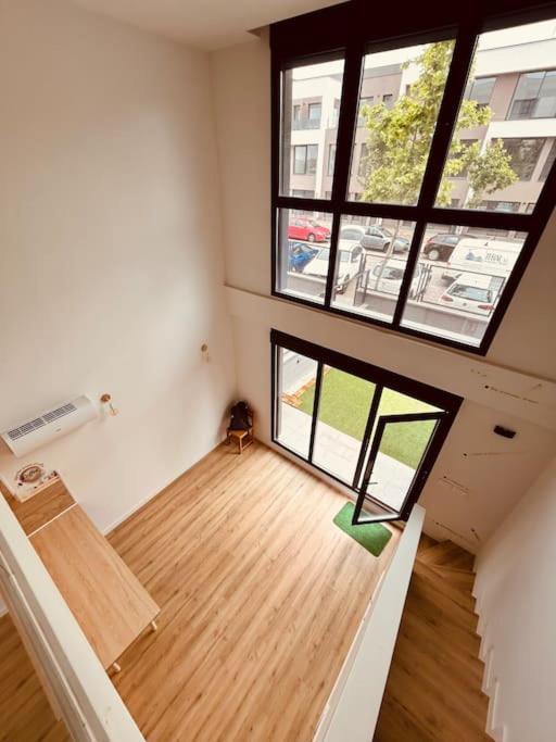 Loft 007 Con Jardin, Piscina, Garaje Y Netflix Apartment San Sebastian de los Reyes Exterior photo